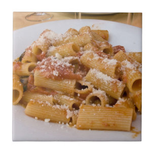 Carreau En Céramique Italie, Positano. Assiette de rigatoni