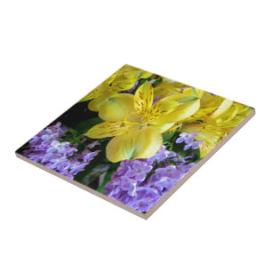 Carreau En Céramique Jaune et Fleurs Lilac Violettes