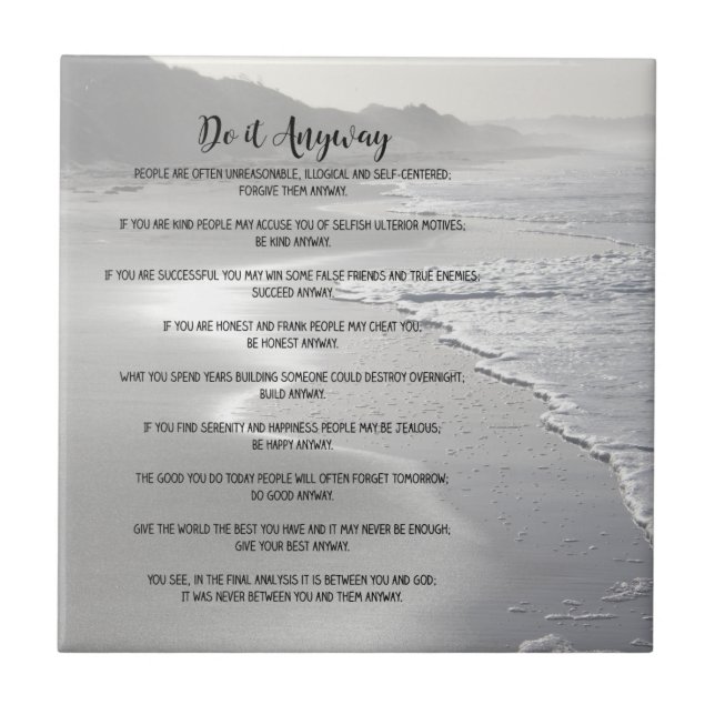 Carreau En Céramique La plage brumeuse d'océan le font de toute façon (Devant)