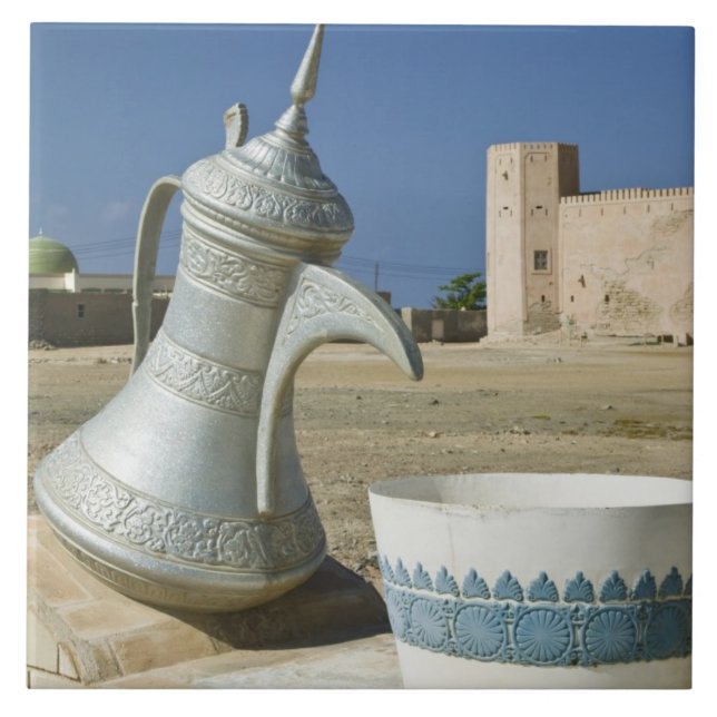 Carreau En Céramique Oman, région du Dhofar, Mirbat. Carafe d'eau grand (Devant)