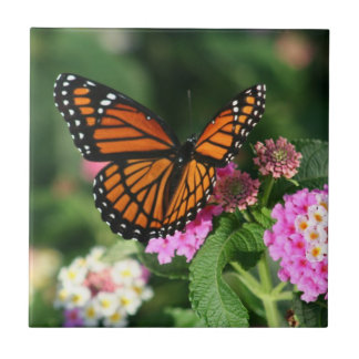 Carreau En Céramique Papillon de monarque sur la tuile du Lantana