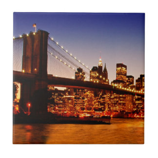Carreau En Céramique Paysage urbain de New York avec le pont au-dessus