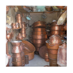 Carreau En Céramique Pots en cuivre au marché
