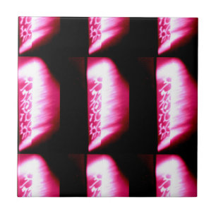 Carreau En Céramique rouge sur tuile noire