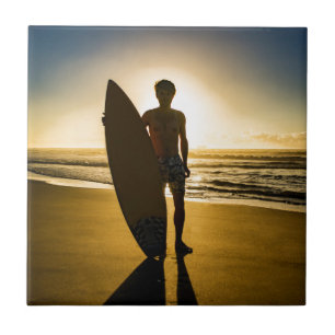 Carreau En Céramique Silhouette surfeuse au lever du soleil