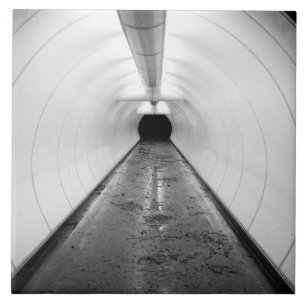 Carreau En Céramique Singapour. Un tunnel piétonnier éclairé en