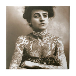 Carreau En Céramique Tattoed avec des perles, photo victorienne de