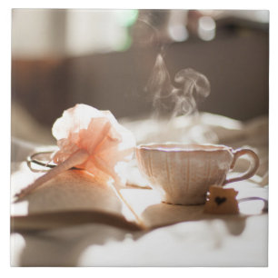 Carreau En Céramique Tea Time avec un bon livre