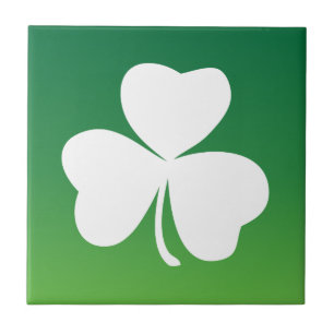 Carreau En Céramique Thème irlandais de vert de trèfle