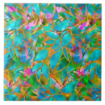 Verre souillé d'abrégé sur floral tuile