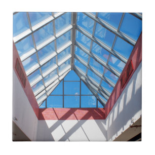 Carreau En Céramique Vue ascendante sur le toit en verre triangulaire