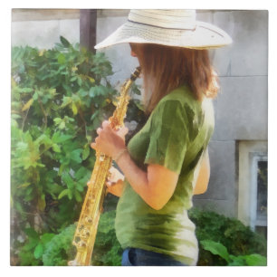 Carreau Fille jouant du saxophone