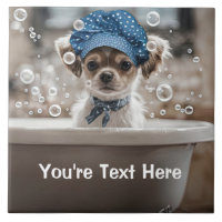 Joli chiot Chihuahua en bain moussant au spa