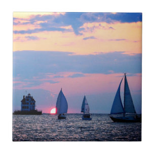Carreau Le coucher de soleil de trois bateaux à voile