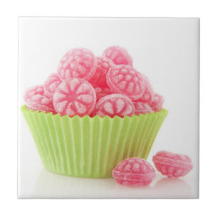 Carreau Les bonbons savoureux à sucrerie de framboise dans