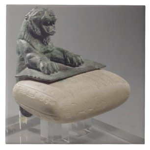 Carreau Lion tenant un comprimé de base de Hurrian, c.215