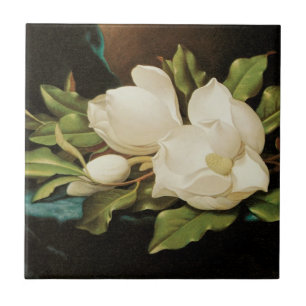 Carreau Magnolias géants sur un tissu de velours bleu par 