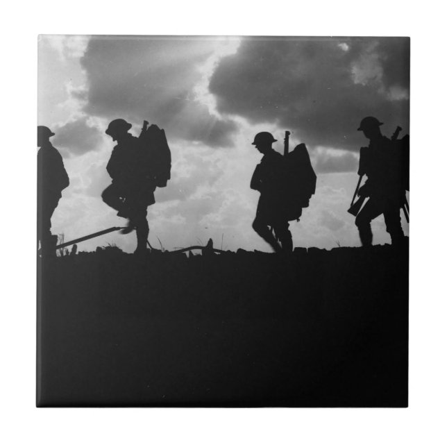 Carreau Marche en silhouette des soldats de la Première Gu (Devant)
