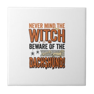 Carreau Méfiez-vous du T-shirt de sorcière d'Halloween de