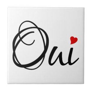 Carreau Oui, oui, art français de mot avec le coeur rouge