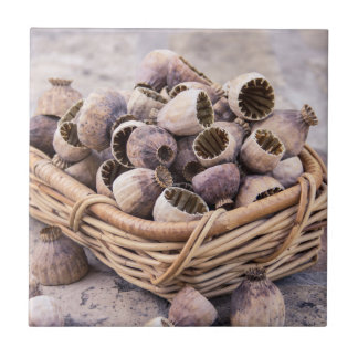 Carreau Panier des clous de girofle secs de cosse