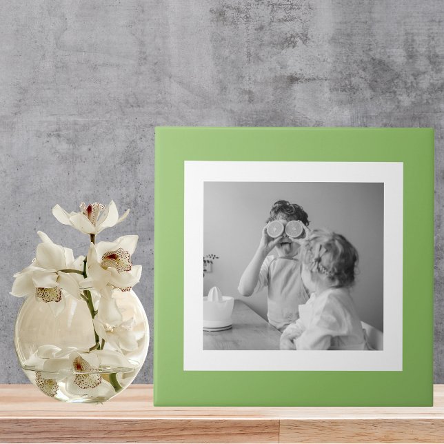 Carreau Photo Famille Moderne Vert Simple Lovely Cadeau (Créateur téléchargé)