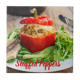 Carreau Poivrons farcis au four avec sauce à la viande et 