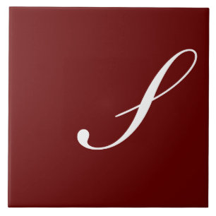 Carreau S Monogramme Initial Blanc sur Maroon,