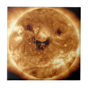 Carreau Soleil souriant de l'Observatoire Solaire de la NA