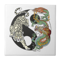 Tigre blanc contre dragon vert au Yin yang