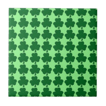 Trépied/tuile irlandais de shamrocks