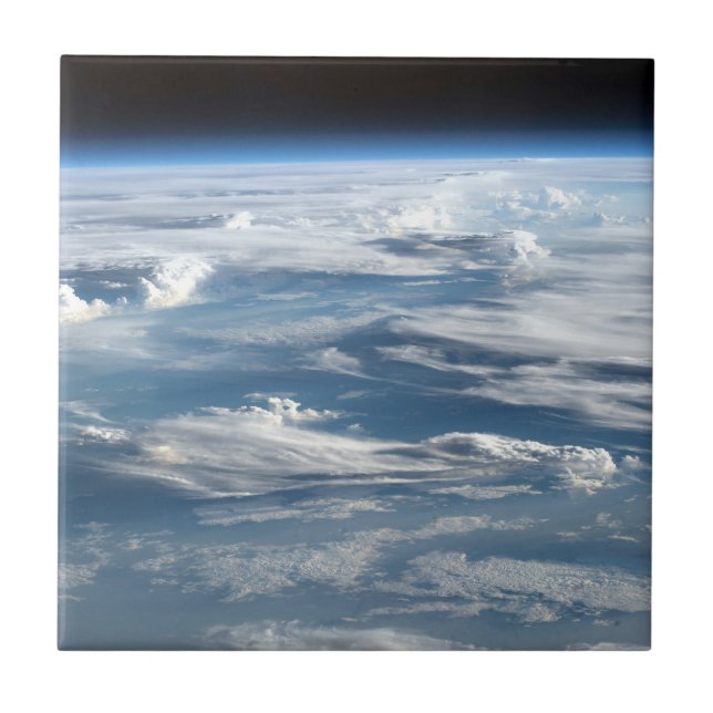 Carreau Un ciel nuageux au-dessus du Soudan (Devant)