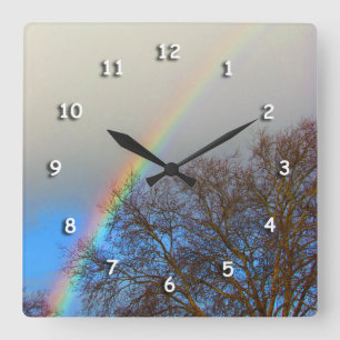 Carrée Horloge - Arc-en-ciel au-dessus d'un arbre