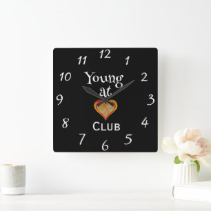 Carrée Horloge du club Young at Heart