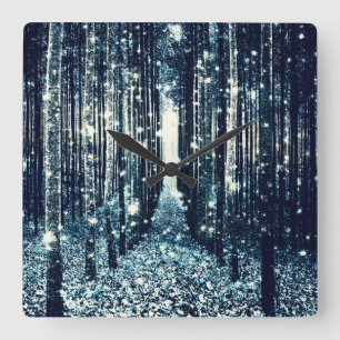 Carrée Horloge : Élégance Tilleul Gris de la Forêt Magiqu