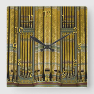 Carrée Or et horloge verte de tuyaux d'organe