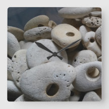 Pierres avec trous carré moderne horloge