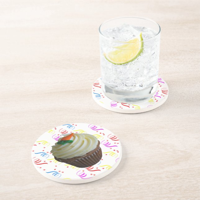 Carrot Cake Cupcake mit Confetti Untersetzer (Seite)
