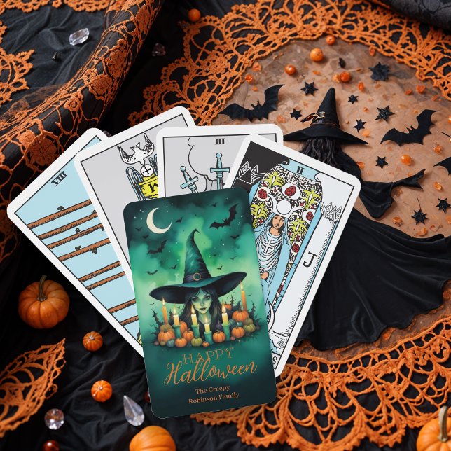 Cartas de póquer clásicas spielkarten (Attractive & Mystical Halloween Witch Conjures Enchanting Spells Amid Glowing Candles Tarot Cards.)
