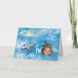 Carte 2e anniversaire du garçon avec avion et cadre phot