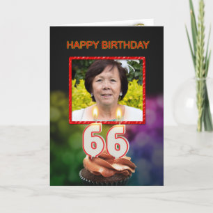 Carte 66e anniversaire avec gâteau et bougies