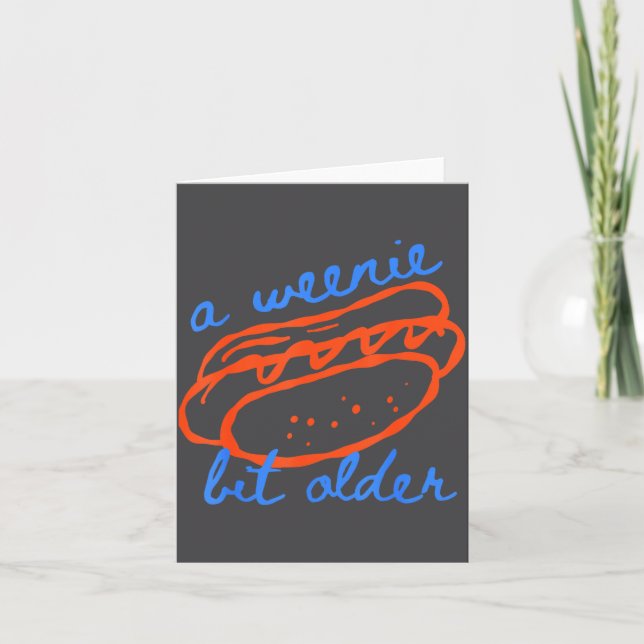 Carte A Weenie Bit Older Funny Hotdog Pun Birthday Desig (Devant)