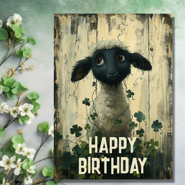 Carte Agneau mignon et Shamrock chanceux Irlandais Joyeu (Front - Cute Lamb and Lucky Shamrocks Irish Happy Birthday Card)