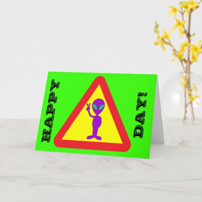 Carte Amusant Alien d'anniversaire Happy Over the Hill (Fleur jaune)