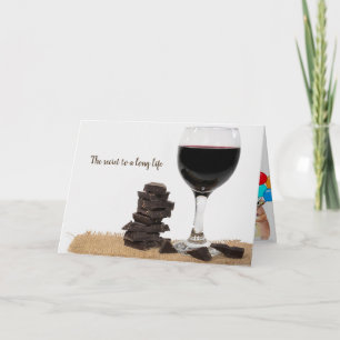 Carte anniversaire de vin rouge et de chocolat de noir