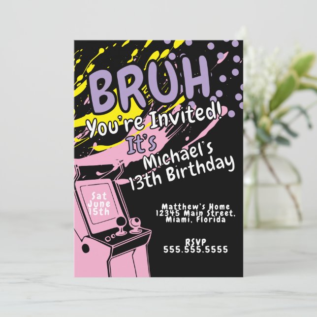 Carte Arcade Colorful Birthday Party Pink  (Debout devant)