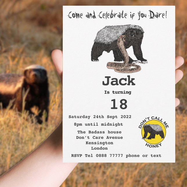 Carte Badger de miel Badass Animal 18e fête d'anniversai (Honey badger themed 18th birthday party budget invitation badass fearless wild animal art)