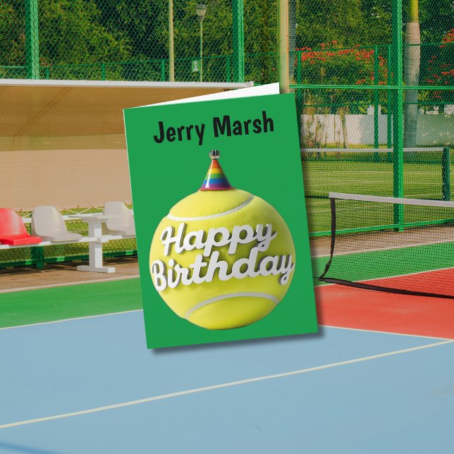 Carte Balle de tennis avec chapeau joyeux anniversaire (Créateur téléchargé)