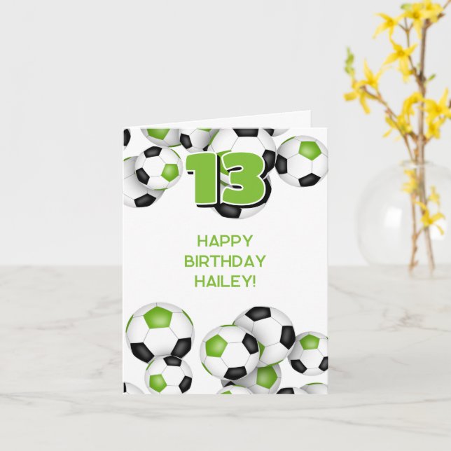 Carte bals de football vert vif enfants heureux annivers (Fleur jaune)
