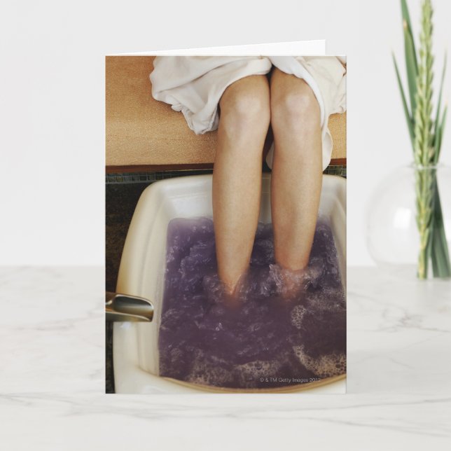 Carte Basse vue de section d'une femme obtenant une (Devant)